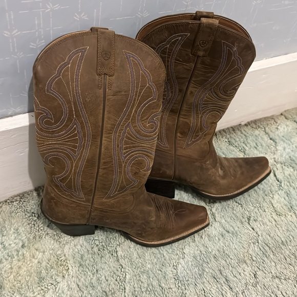 Like New Womens Size 8.5 Ariat Cowgirl Boots - Picture 1 of 3